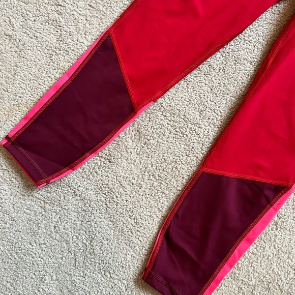 GAP Fit Blackout Technology Red/Pink Color Block 7/8 Leggings Athletic Pants - Picture 10 of 13